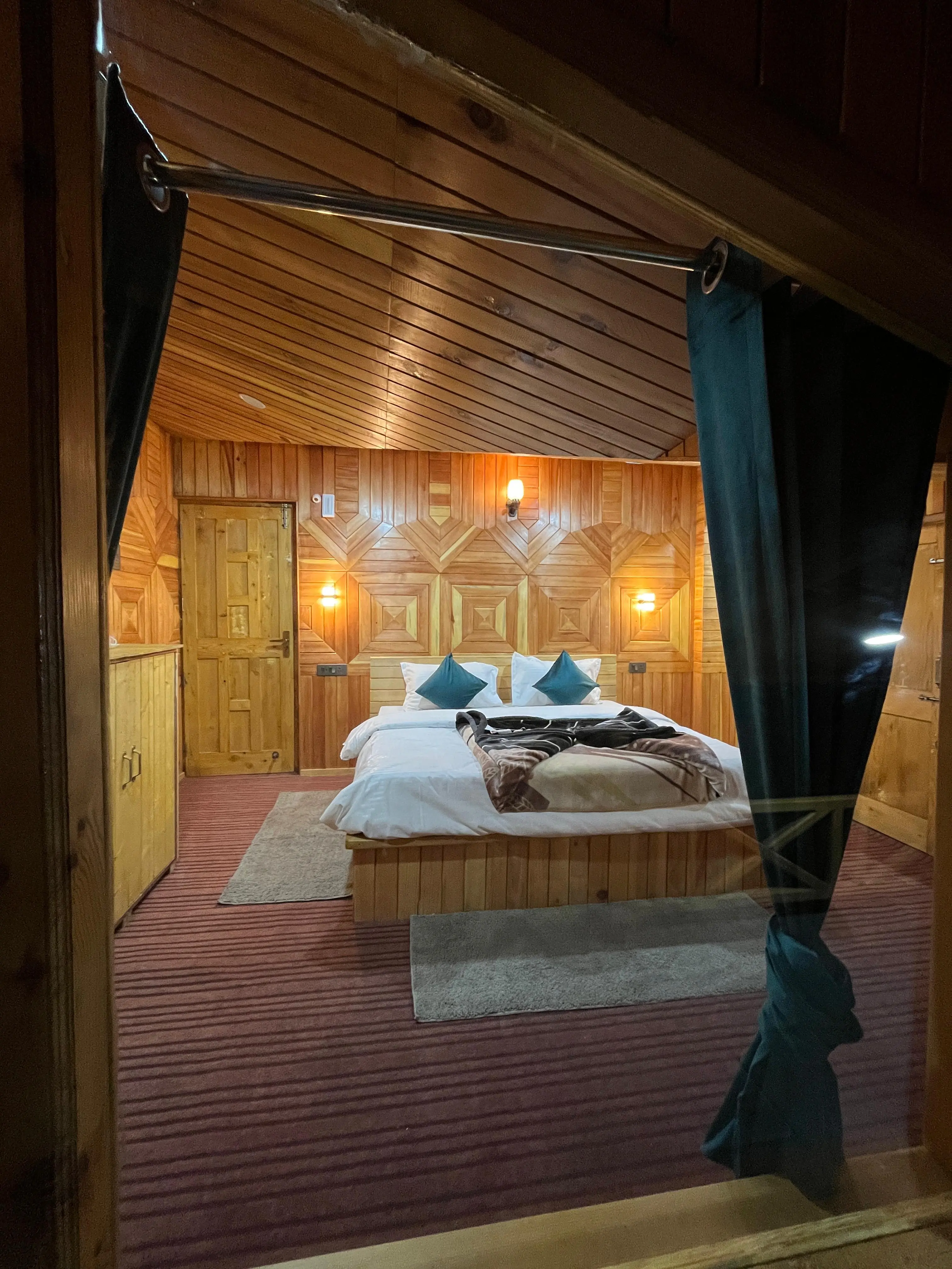 Cottage Room at Rubaroo mountain retreat, Jibhi, Himachal Pradesh